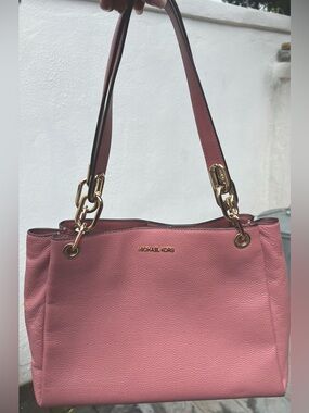Michael Kors Tricia large Pink Pebbled Leather Tote with Gold Hardware